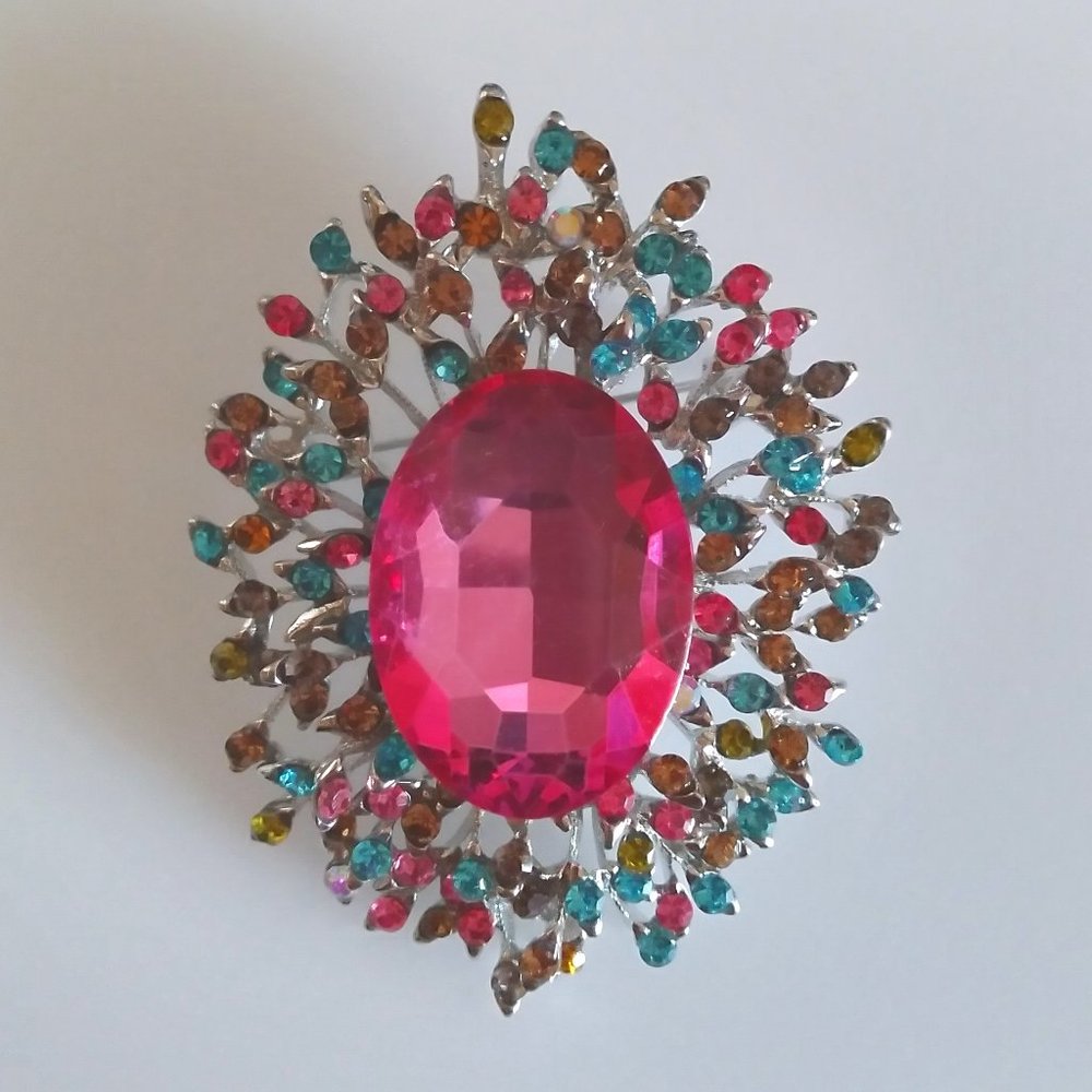 Impressive Vintage Inspired Pink Brooch